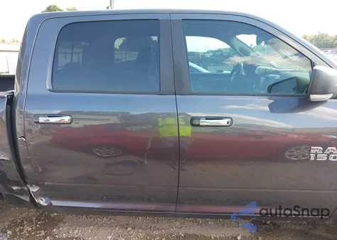 2016 Ram 1500 Lone Star z USA, uszkodzony, nr VIN 1C6RR6LT1GS225636